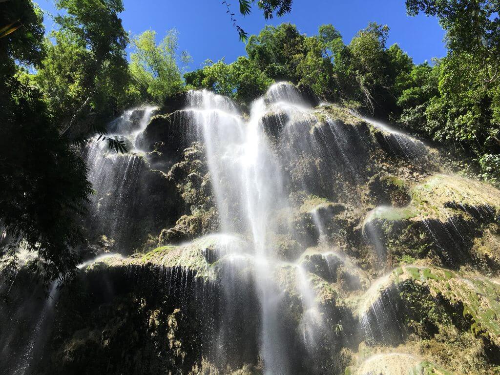ツマログの滝、セブ島の観光ジンベイザメザメツアー