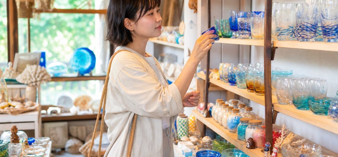 石垣島の面白い店5選！塩作り体験から絶品牛カツまで、島の魅力を満喫のアイキャッチ画像